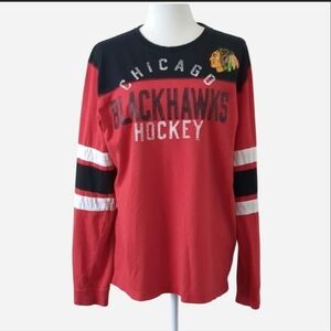Chicago Blackhawks T SHIRT NHL Hockey Size X-Large Long Sleeve Red Black